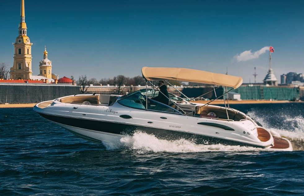 Лучшие катера для аренды в СПб: сравнение моделей и комфорта