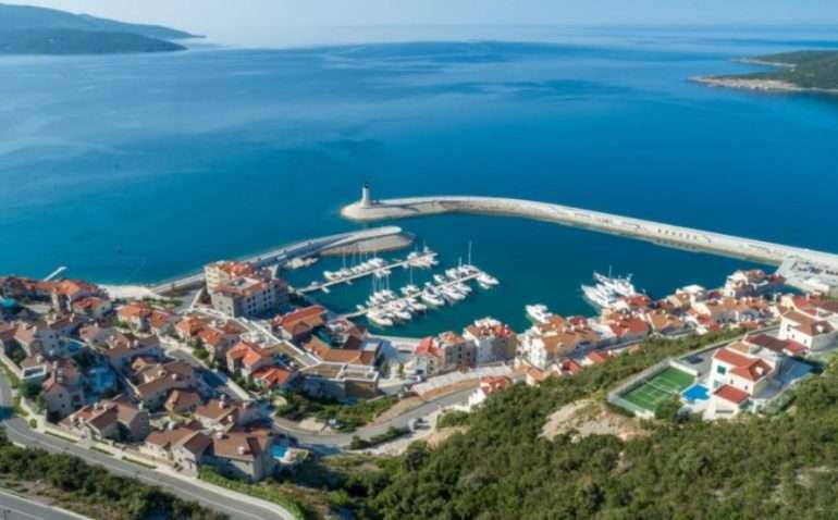 Морские путешествия на яхте по Черногории: отдых, который запомнится