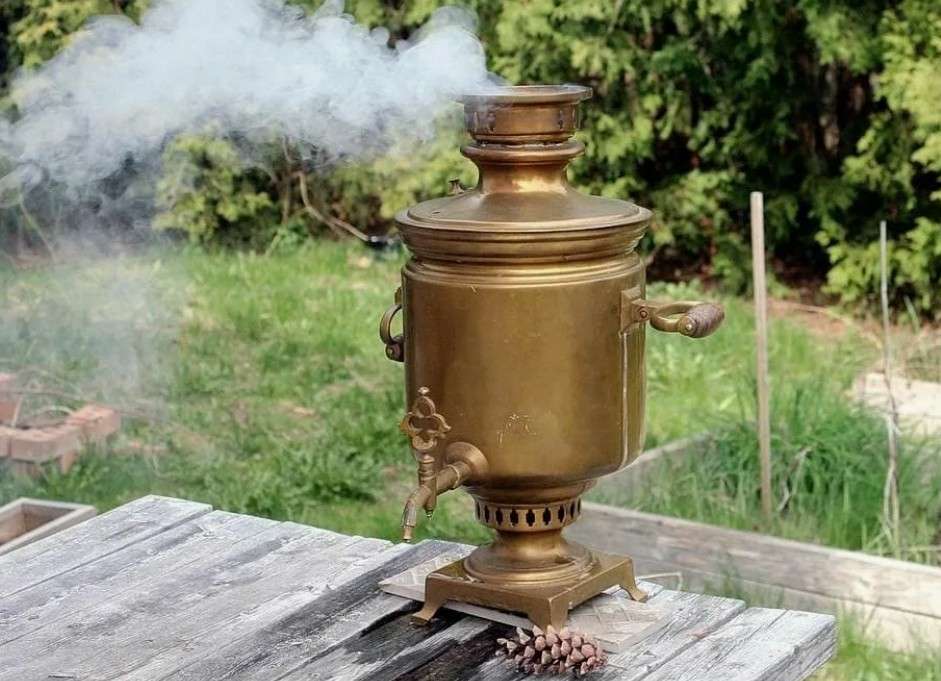 История и особенности угольных самоваров на дровах: от традиций до антиквариата