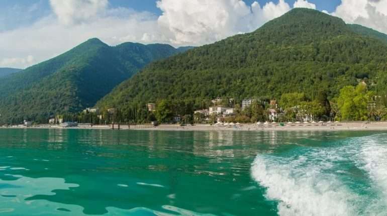 Горящие туры в Абхазию — возможность для спонтанного отпуска