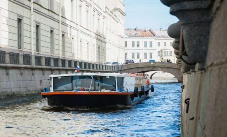 Прогулки по Неве: наслаждение видами Санкт-Петербурга с воды